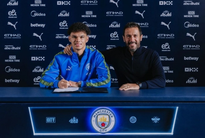 «Манчестер Сити» продлил контракт с воспитанником клуба